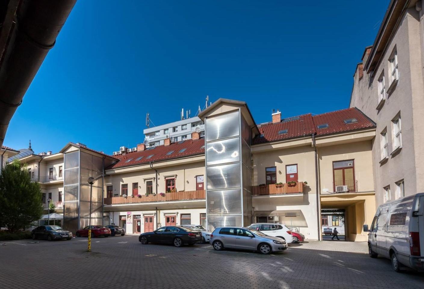 Understreet Studio With Private Parking Košice Extérieur photo