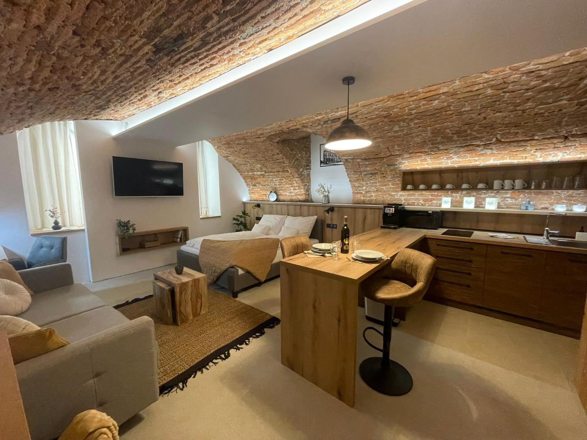 Understreet Studio With Private Parking Košice Extérieur photo